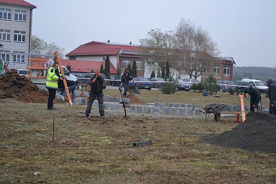 Grafika #9: Budowa placu zabaw i siłowni zewnętrznej.