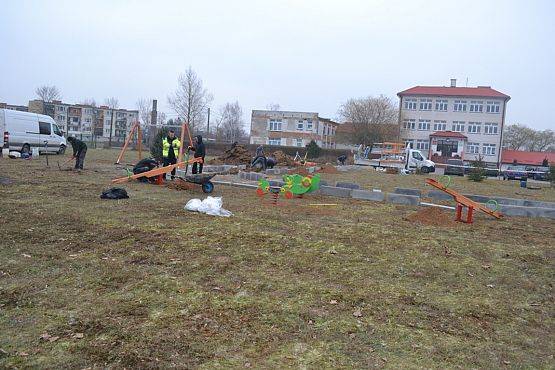 Grafika #8: Budowa placu zabaw i siłowni zewnętrznej.