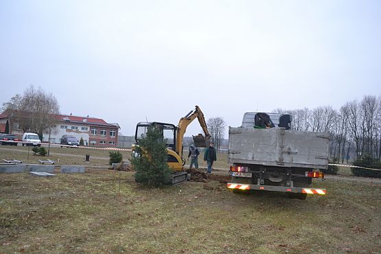 Grafika #7: Budowa placu zabaw i siłowni zewnętrznej.