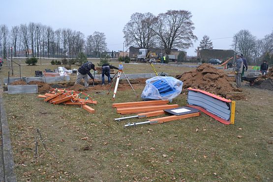 Grafika #4: Budowa placu zabaw i siłowni zewnętrznej.