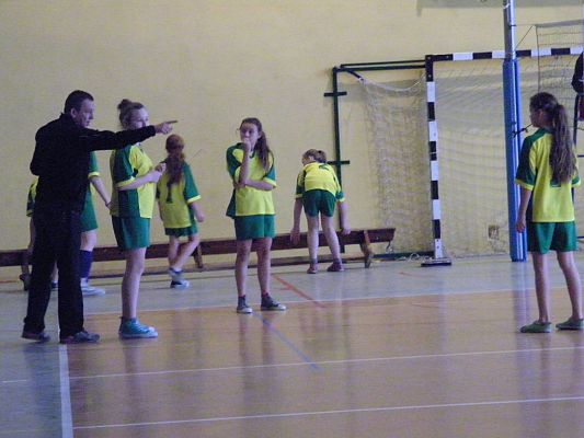 Grafika #10: Zawody piłki siatkowej dziewcząt klas IV- VI.