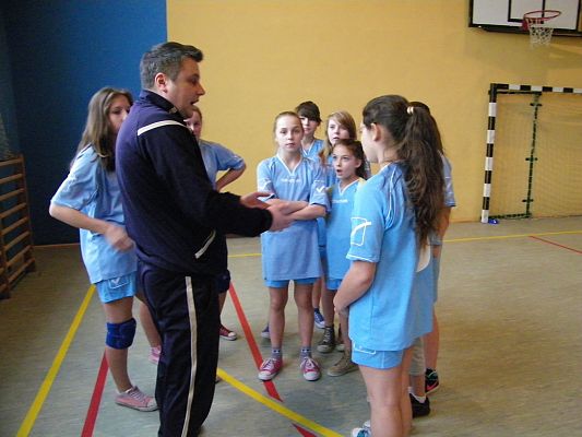 Grafika #12: Zawody piłki siatkowej dziewcząt klas IV- VI.