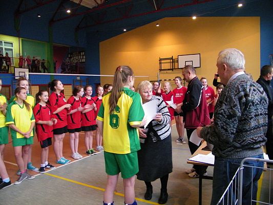 Grafika #15: Zawody piłki siatkowej dziewcząt klas IV- VI.