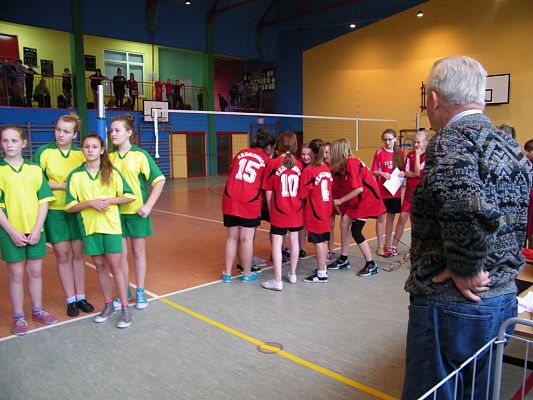 Grafika #16: Zawody piłki siatkowej dziewcząt klas IV- VI.