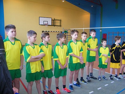 Grafika #1: Gminne zawody w mini piłce siatkowej chłopców.