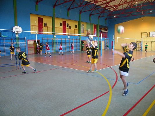 Grafika #4: Gminne zawody w mini piłce siatkowej chłopców.