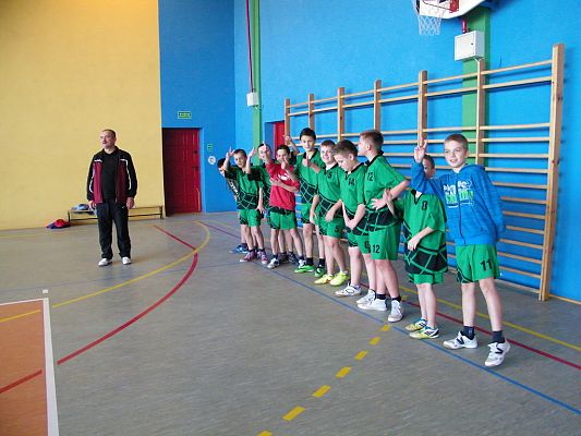 Grafika #17: Gminne zawody w mini piłce siatkowej chłopców.