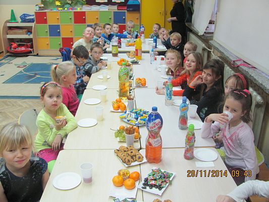 Grafika #1: Zabawa andrzejkowa klas pierwszych.