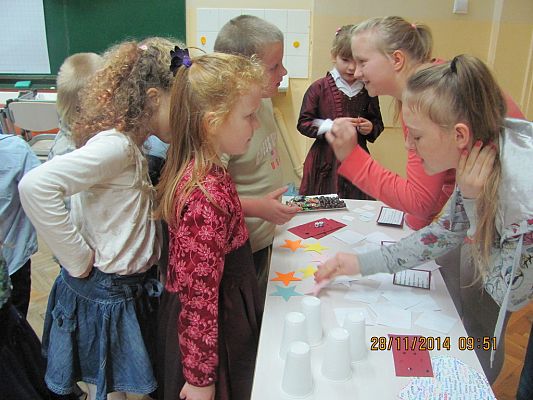 Grafika #2: Zabawa andrzejkowa klas pierwszych.