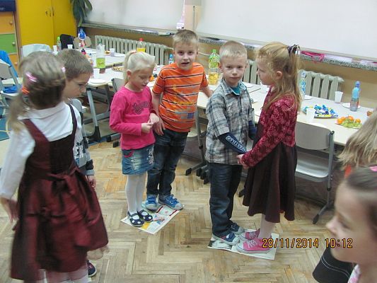 Grafika #6: Zabawa andrzejkowa klas pierwszych.