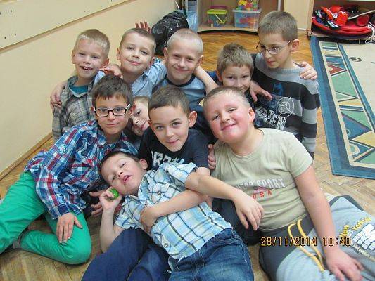 Grafika #8: Zabawa andrzejkowa klas pierwszych.