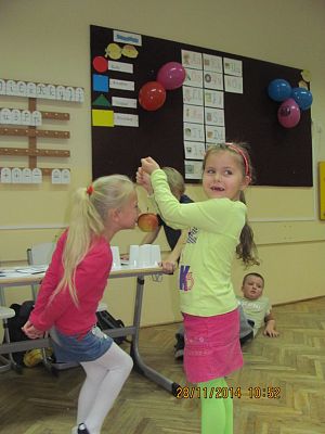 Grafika #13: Zabawa andrzejkowa klas pierwszych.