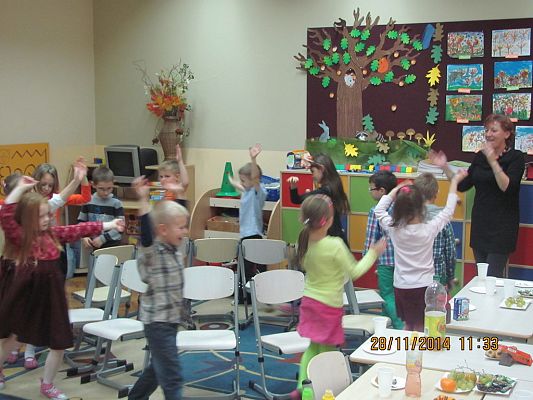 Grafika #17: Zabawa andrzejkowa klas pierwszych.