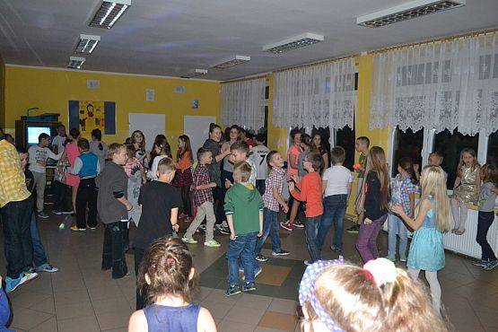 Grafika #1: Dyskoteka szkolna