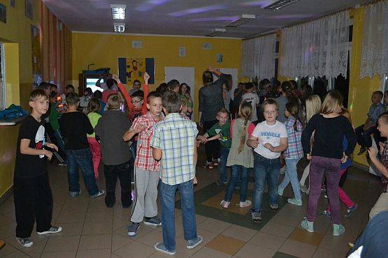 Grafika #2: Dyskoteka szkolna