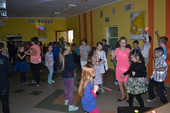 Grafika #3: Dyskoteka szkolna