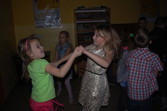 Grafika #5: Dyskoteka szkolna