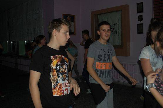 Grafika #10: Dyskoteka szkolna