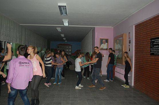 Grafika #11: Dyskoteka szkolna