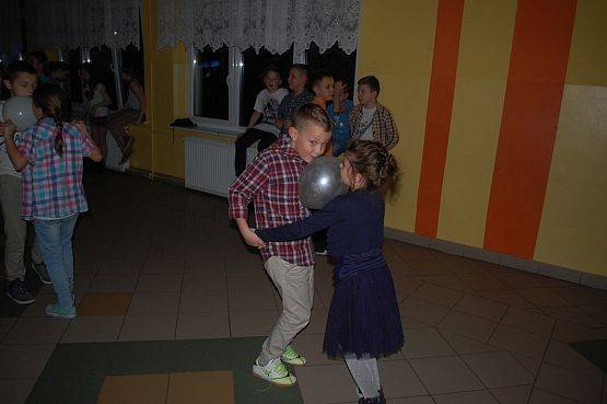 Grafika #12: Dyskoteka szkolna