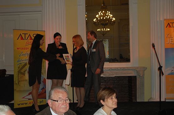 Grafika #5: Elżbieta Laskiewicz nauczycielka Zespołu Szkół im. Jana Pawła II w Łebieniu laureatką Ogólnopolskiego Konkursu "Wartościowa wycieczka szkolna"