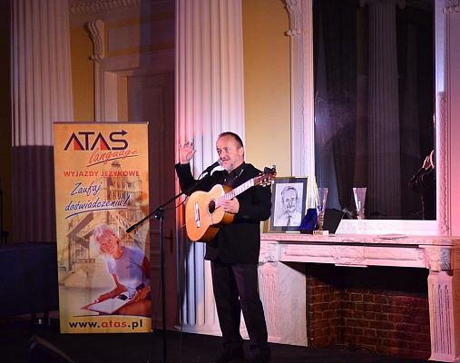 Grafika #13: Elżbieta Laskiewicz nauczycielka Zespołu Szkół im. Jana Pawła II w Łebieniu laureatką Ogólnopolskiego Konkursu "Wartościowa wycieczka szkolna"