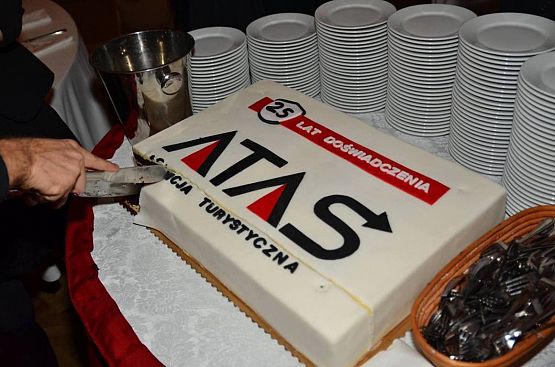 Grafika #15: Elżbieta Laskiewicz nauczycielka Zespołu Szkół im. Jana Pawła II w Łebieniu laureatką Ogólnopolskiego Konkursu "Wartościowa wycieczka szkolna"