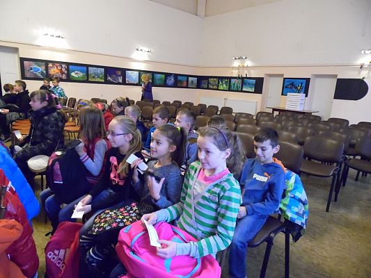 Grafika #1: Przedstawienie teatralne w języku angielskim