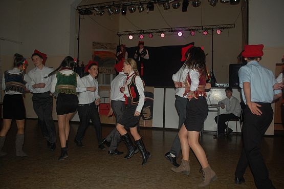 Grafika #13: Młodzież naszej szkoły gościnnie wystąpiła w Zespole Szkół w Garczegorzu i Gminnym Ośrodku Kultury w Nowej Wsi Lęborskiej z programem patriotycznym