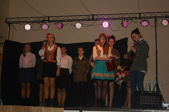 Grafika #15: Młodzież naszej szkoły gościnnie wystąpiła w Zespole Szkół w Garczegorzu i Gminnym Ośrodku Kultury w Nowej Wsi Lęborskiej z programem patriotycznym