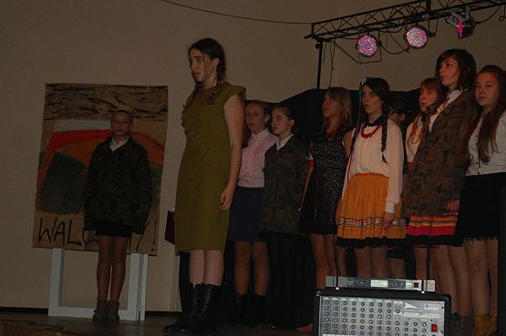 Grafika #16: Młodzież naszej szkoły gościnnie wystąpiła w Zespole Szkół w Garczegorzu i Gminnym Ośrodku Kultury w Nowej Wsi Lęborskiej z programem patriotycznym