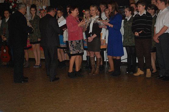 Grafika #23: Młodzież naszej szkoły gościnnie wystąpiła w Zespole Szkół w Garczegorzu i Gminnym Ośrodku Kultury w Nowej Wsi Lęborskiej z programem patriotycznym