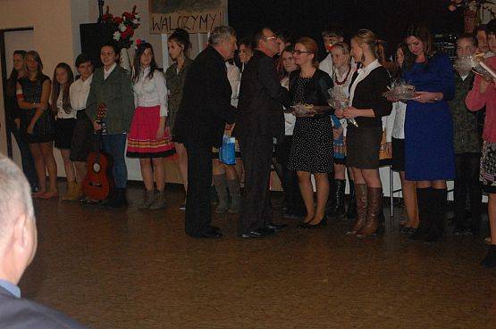 Grafika #24: Młodzież naszej szkoły gościnnie wystąpiła w Zespole Szkół w Garczegorzu i Gminnym Ośrodku Kultury w Nowej Wsi Lęborskiej z programem patriotycznym
