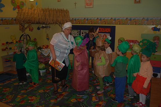 Grafika #1: Przedstawienie edukacyjne \ Na straganie "