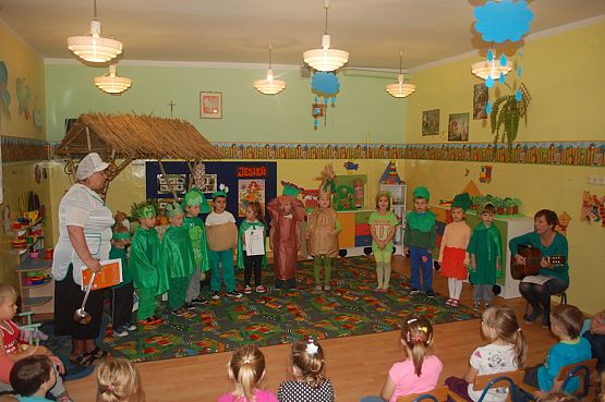 Grafika #0: Przedstawienie edukacyjne \ Na straganie "