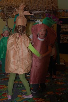 Grafika #16: Przedstawienie edukacyjne \ Na straganie "