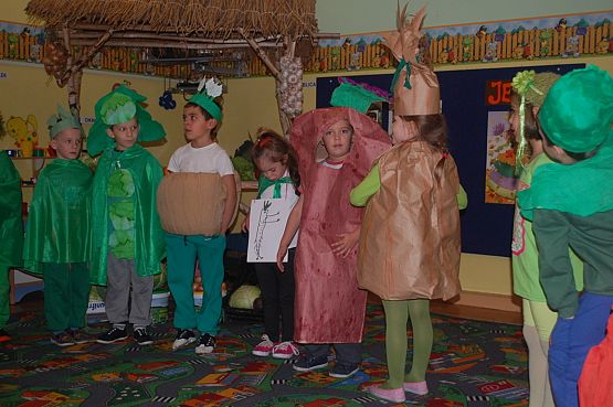 Grafika #6: Przedstawienie edukacyjne \ Na straganie "