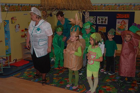 Grafika #9: Przedstawienie edukacyjne \ Na straganie "