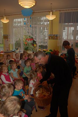 Grafika #11: Przedstawienie edukacyjne \ Na straganie "