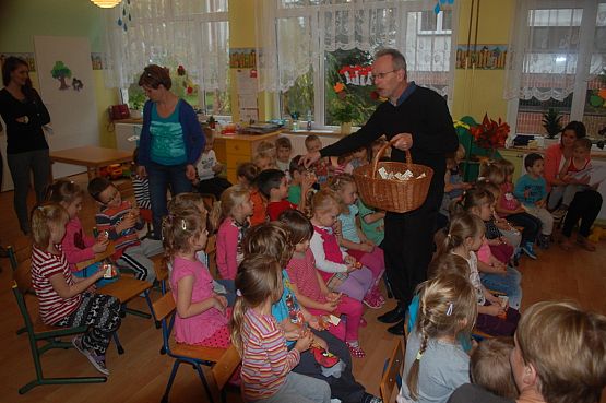 Grafika #12: Przedstawienie edukacyjne \ Na straganie "