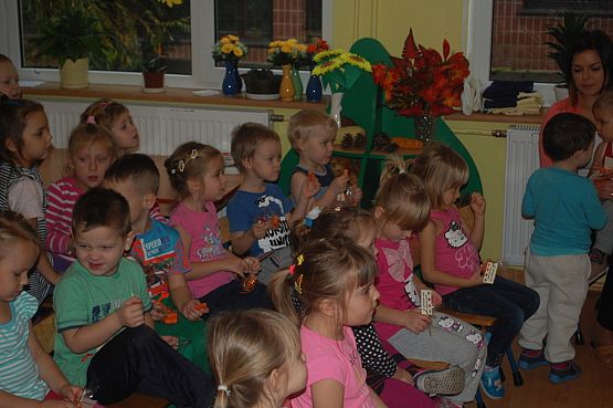 Grafika #13: Przedstawienie edukacyjne \ Na straganie "