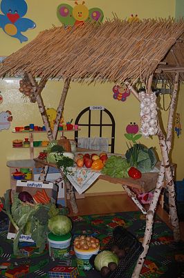 Grafika #14: Przedstawienie edukacyjne \ Na straganie "