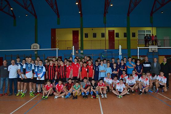 Grafika #0: XIII Turniej Piłki Siatkowej z okazji Święta Niepodległości o puchar dyrektora Zespołu Szkół im. Jana Pawła II w Łebieniu