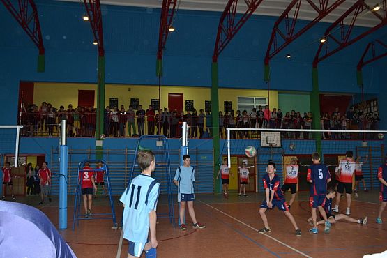 Grafika #2: XIII Turniej Piłki Siatkowej z okazji Święta Niepodległości o puchar dyrektora Zespołu Szkół im. Jana Pawła II w Łebieniu