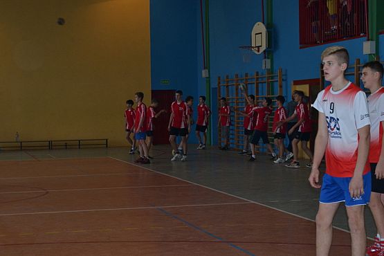 Grafika #4: XIII Turniej Piłki Siatkowej z okazji Święta Niepodległości o puchar dyrektora Zespołu Szkół im. Jana Pawła II w Łebieniu