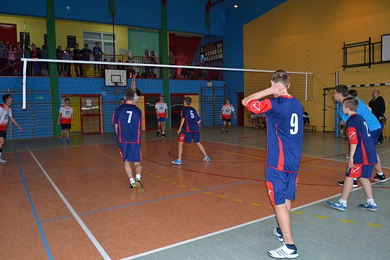 Grafika #12: XIII Turniej Piłki Siatkowej z okazji Święta Niepodległości o puchar dyrektora Zespołu Szkół im. Jana Pawła II w Łebieniu