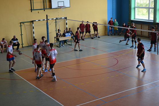 Grafika #14: XIII Turniej Piłki Siatkowej z okazji Święta Niepodległości o puchar dyrektora Zespołu Szkół im. Jana Pawła II w Łebieniu