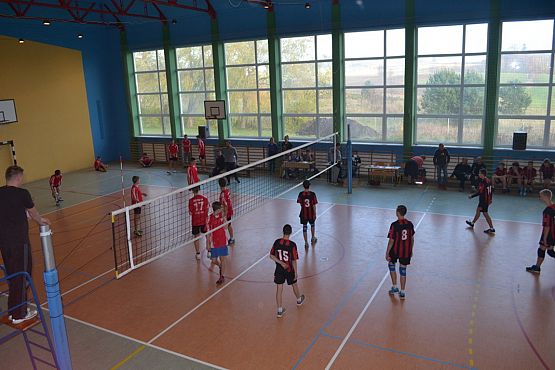 Grafika #17: XIII Turniej Piłki Siatkowej z okazji Święta Niepodległości o puchar dyrektora Zespołu Szkół im. Jana Pawła II w Łebieniu