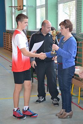 Grafika #28: XIII Turniej Piłki Siatkowej z okazji Święta Niepodległości o puchar dyrektora Zespołu Szkół im. Jana Pawła II w Łebieniu