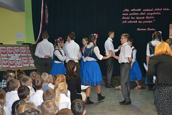 Grafika #2: Uroczysty apel z okazji Narodowego Święta Niepodległości